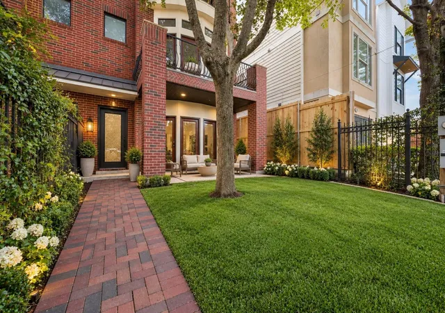 Photo 1 of Townhouse for sale at 1507 Shearn St, Houston, TX 77007 | MLS# 92481841 | Listing updated on 2026-10-03