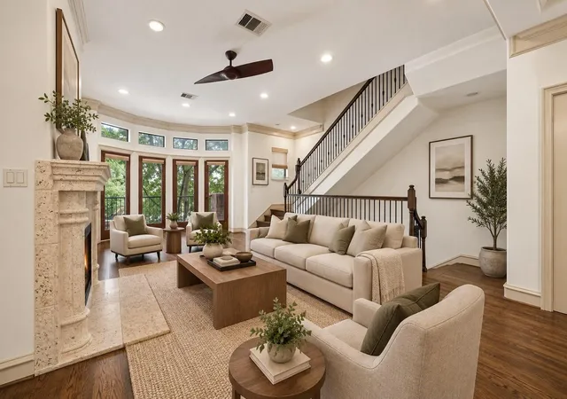 Photo 2 of Townhouse for sale at 1507 Shearn St, Houston, TX 77007 | MLS# 92481841 | Listing updated on 2026-10-03