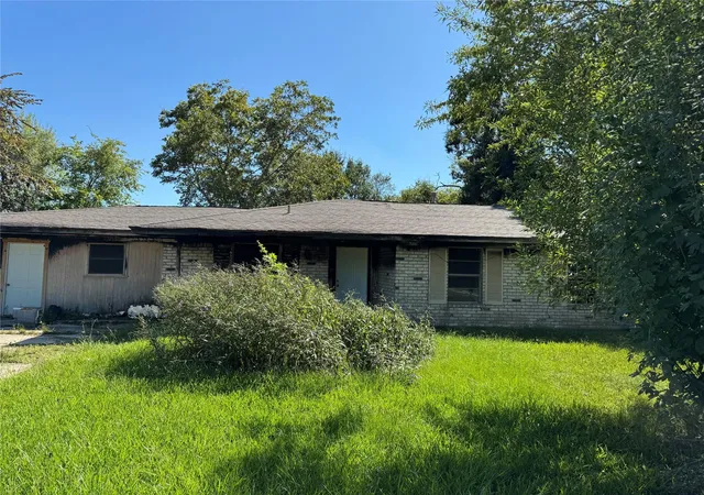 Photo 1 of Single family home for sale at 206 Sunset Hts Ave, Dayton, TX 77535 | MLS# 37077788 | Listing updated on 2026-09-20