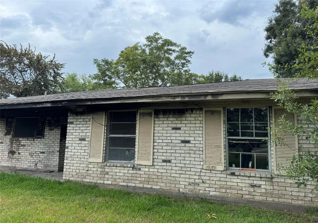 Photo 2 of Single family home for sale at 206 Sunset Hts Ave, Dayton, TX 77535 | MLS# 37077788 | Listing updated on 2026-09-20