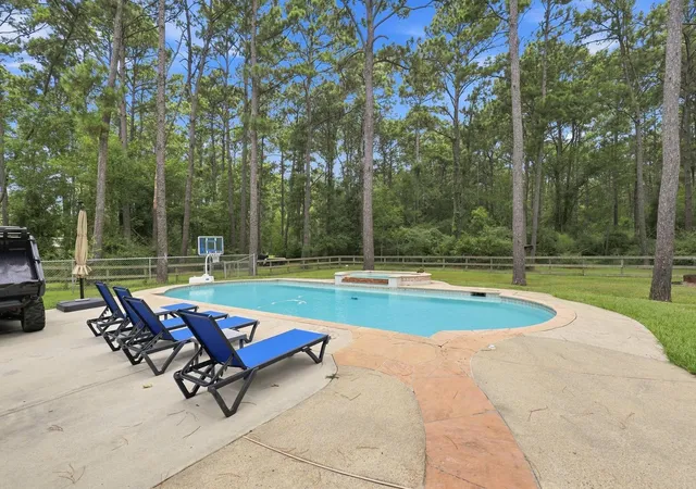 Photo 3 of Sale Pending at 7210 Pine Dr, Alvin, TX 77511 | MLS# 5034754 | Listing updated on 2026-09-28