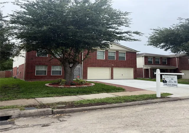 Photo 2 of Single family home for sale at 14927 Sugar Crystal Ct, Sugar Land, TX 77498 | MLS# 10858675 | Listing updated on 2026-09-12