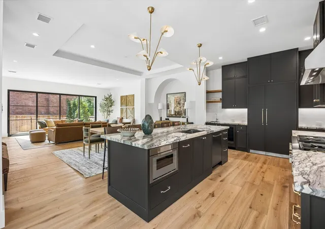 Photo 3 of Sale Pending at 6718 Belmont St, Houston, TX 77005 | MLS# 12229806 | Listing updated on 2026-10-05