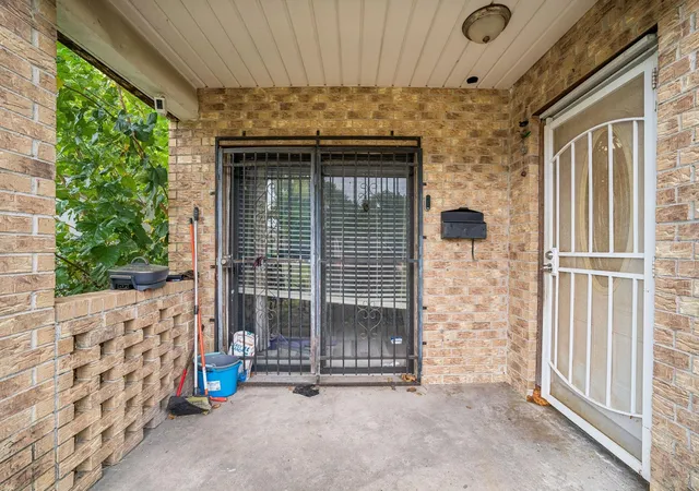 Photo 3 of Single family home for sale at 3924 Majestic St, Houston, TX 77026 | MLS# 69091888 | Listing updated on 2026-09-11