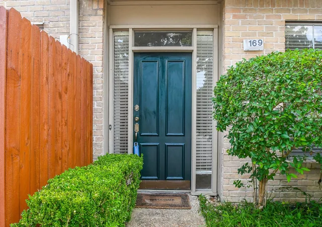 Photo 2 of Condo for sale at 2100 Tanglewilde St #169, Houston, TX 77063 | MLS# 73085546 | Listing updated on 2026-09-14
