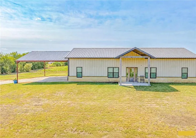 Photo 2 of Single family home for sale at 487 County Rd 301, Shiner, TX 77984 | MLS# 57053156 | Listing updated on 2026-09-02