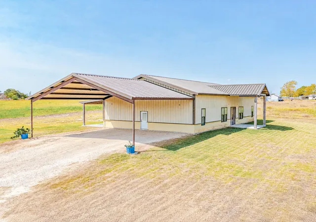 Photo 3 of Single family home for sale at 487 County Rd 301, Shiner, TX 77984 | MLS# 57053156 | Listing updated on 2026-09-02
