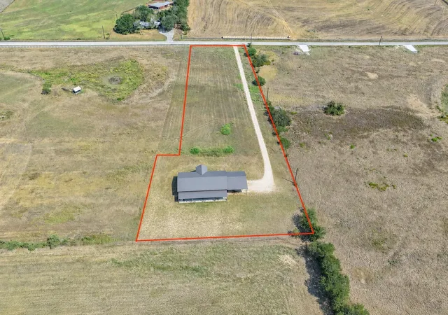 Photo 3 of Single family home for sale at 487 County Rd 301, Shiner, TX 77984 | MLS# 57053156 | Listing updated on 2026-09-02