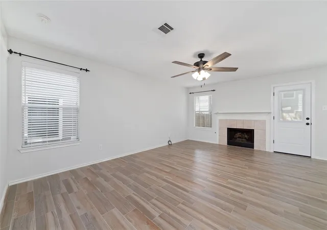 Photo 3 of Townhouse for sale at 118 Anise Tree Pl, Spring, TX 77382 | MLS# 98131113 | Listing updated on 2026-09-21