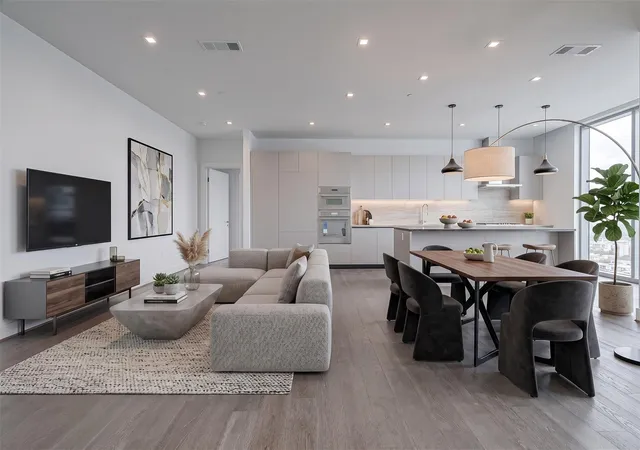Photo 2 of Condo for sale at 1711 Allen Pkwy #1703, Houston, TX 77019 | MLS# 49641404 | Listing updated on 2026-09-18