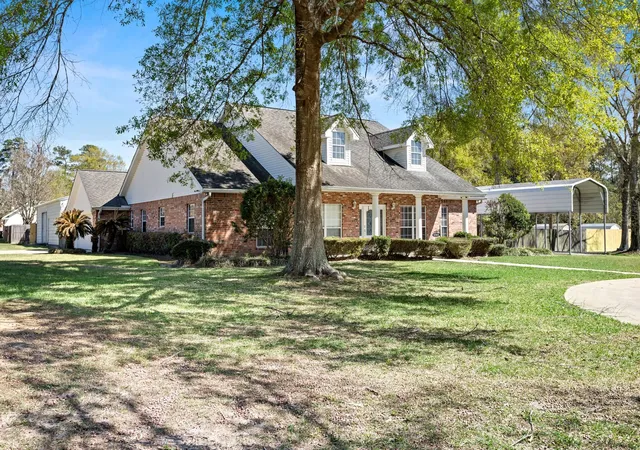 Photo 2 of Single family home for sale at 1020 Magnolia Tr, Silsbee, TX 77656 | MLS# 32007403 | Listing updated on 2026-09-24