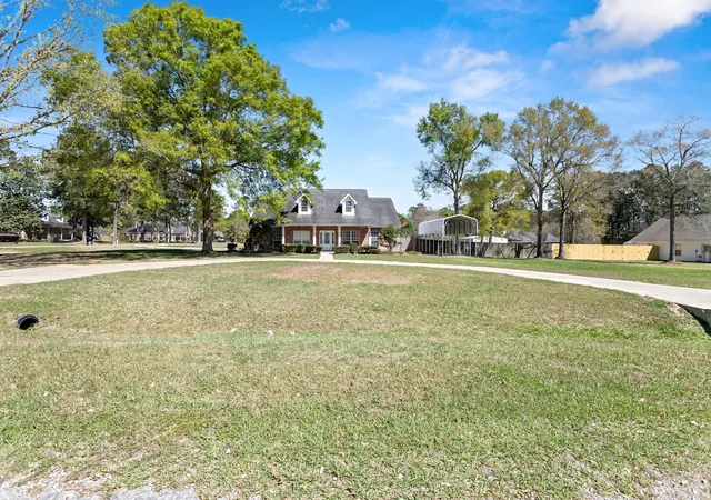 Photo 3 of Single family home for sale at 1020 Magnolia Tr, Silsbee, TX 77656 | MLS# 32007403 | Listing updated on 2026-09-24