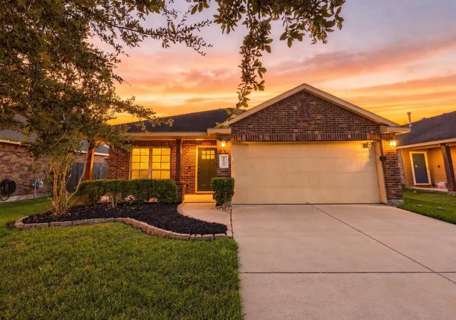 Photo 1 of Single family home for sale at 2913 Landing Edge Ln, Dickinson, TX 77539 | MLS# 36671312 | Listing updated on 2026-09-16
