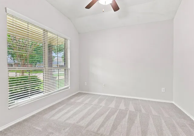 Photo 4 of Single family home for sale at 2913 Landing Edge Ln, Dickinson, TX 77539 | MLS# 36671312 | Listing updated on 2026-09-16