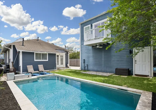 Photo 3 of Single family home for sale at 2231 Singleton St, Houston, TX 77008 | MLS# 19857765 | Listing updated on 2026-09-17