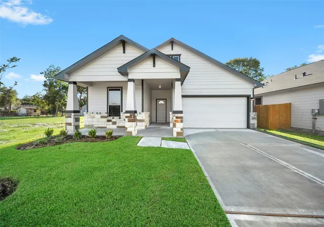 Photo 1 of Single family home for sale at 511 Johnson St, Dayton, TX 77535 | MLS# 45303870 | Listing updated on 2026-09-18