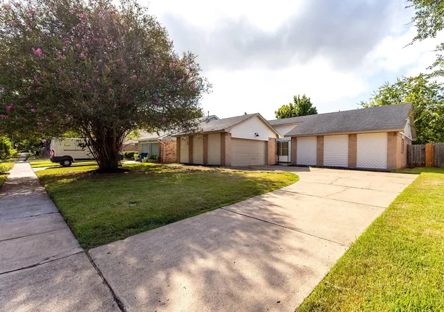 Photo 1 of Single family home for sale at 16003 Cerca Blanca Dr, Houston, TX 77083 | MLS# 29728088 | Listing updated on 2026-09-12