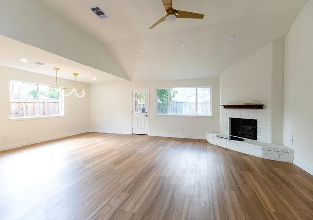 Photo 4 of Single family home for sale at 16003 Cerca Blanca Dr, Houston, TX 77083 | MLS# 29728088 | Listing updated on 2026-09-12