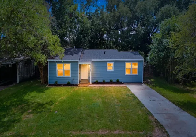 Photo 2 of Single family home for sale at 2803 S Houston Dr, La Marque, TX 77568 | MLS# 65560954 | Listing updated on 2026-09-11