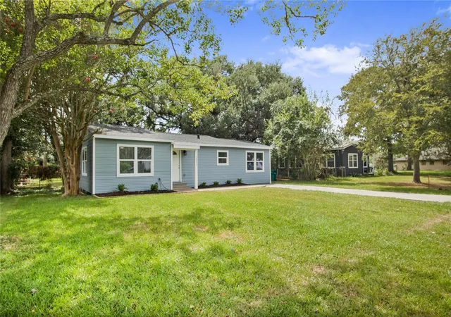 Photo 3 of Single family home for sale at 2803 S Houston Dr, La Marque, TX 77568 | MLS# 65560954 | Listing updated on 2026-09-11