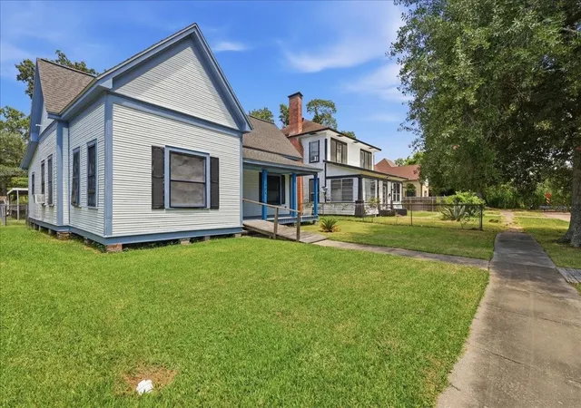 Photo 2 of Single family home for sale at 1206 Pine Ave, Orange, TX 77630 | MLS# 97874848 | Listing updated on 2026-10-08