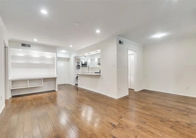 Photo 1 of Condo for sale at 357 N Post Oak Ln #304, Houston, TX 77024 | MLS# 73588416 | Listing updated on 2026-09-04
