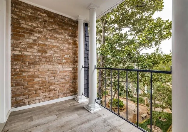 Photo 3 of Condo for sale at 357 N Post Oak Ln #304, Houston, TX 77024 | MLS# 73588416 | Listing updated on 2026-09-04
