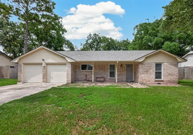 Photo 1 of Single family home for sale at 114 E Wildwinn Dr, Alvin, TX 77511 | MLS# 7837479 | Listing updated on 2026-09-19