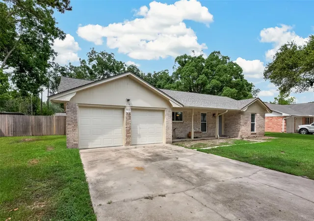 Photo 3 of Single family home for sale at 114 E Wildwinn Dr, Alvin, TX 77511 | MLS# 7837479 | Listing updated on 2026-09-19