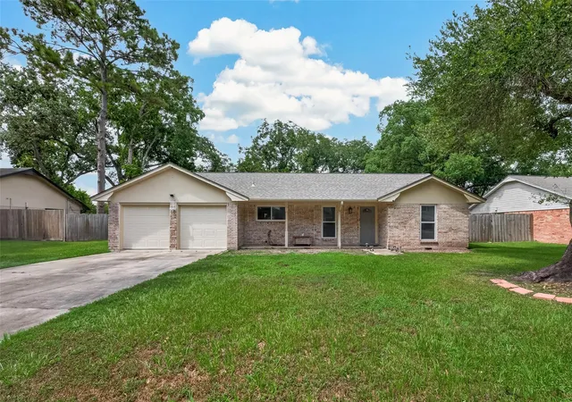 Photo 3 of Single family home for sale at 114 E Wildwinn Dr, Alvin, TX 77511 | MLS# 7837479 | Listing updated on 2026-10-06
