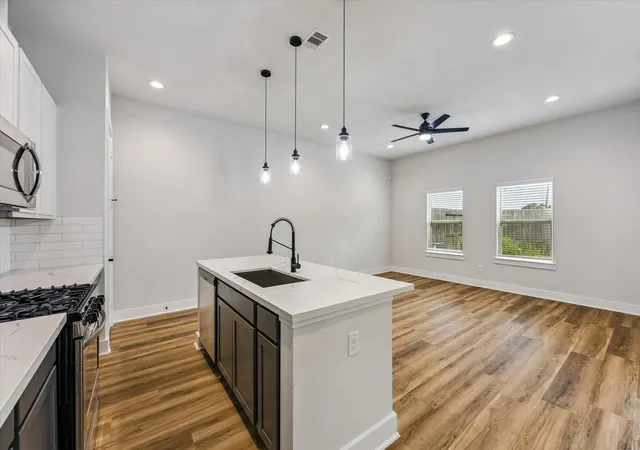 Photo 4 of Single family home for sale at 13163 Perennial Springs Dr, Houston, TX 77048 | MLS# 8396652 | Listing updated on 2026-09-05