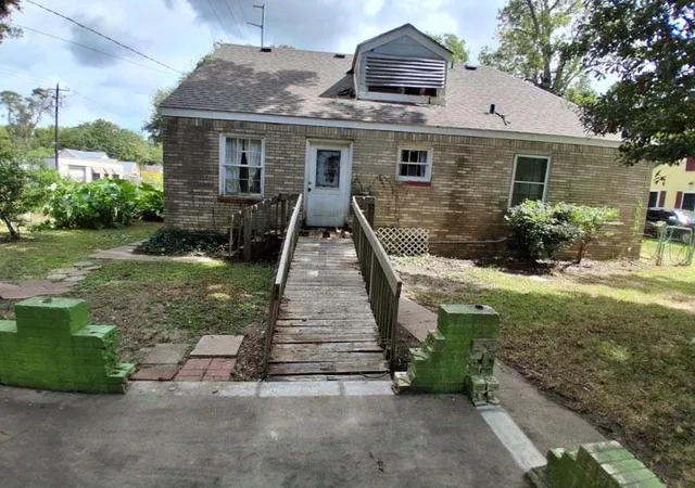 Photo 2 of Single family home for sale at 1304 Rhodora St, La Marque, TX 77568 | MLS# 72038767 | Listing updated on 2026-10-09