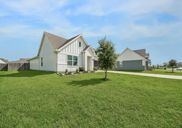 Photo 3 of Single family home for sale at 13911 Red River Dr, Baytown, TX 77523 | MLS# 41488871 | Listing updated on 2026-09-05