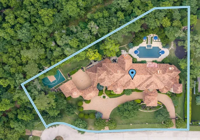 Photo 3 of Mansion for sale at 66 Hallbrook Way, Spring, TX 77389 | MLS# 84901587 | Listing updated on 2026-09-18