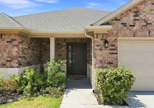 Photo 1 of Single family home for sale at 40132 Spyglass Hl Dr, Cleveland, TX 77327 | MLS# 92670494 | Listing updated on 2026-09-12