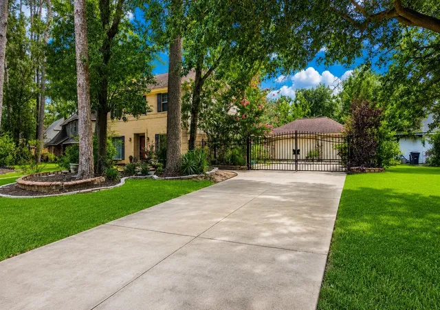 Photo 3 of Single family home for sale at 17523 Spicewood Springs Ln, Spring, TX 77379 | MLS# 20651899 | Listing updated on 2026-09-15