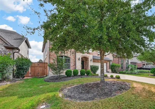 Photo 2 of Single family home for sale at 3527 Chestnut Grv Ln, Fulshear, TX 77441 | MLS# 38761093 | Listing updated on 2026-09-19