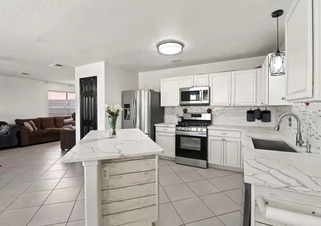 Photo 4 of Single family home for sale at 19119 Colony Grv Ln, Katy, TX 77449 | MLS# 31311111 | Listing updated on 2026-09-03
