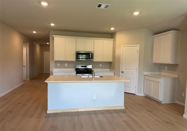 Photo 2 of Single family home for sale at 1000 Legrand St, Brenham, TX 77833 | MLS# 54923230 | Listing updated on 2026-09-22