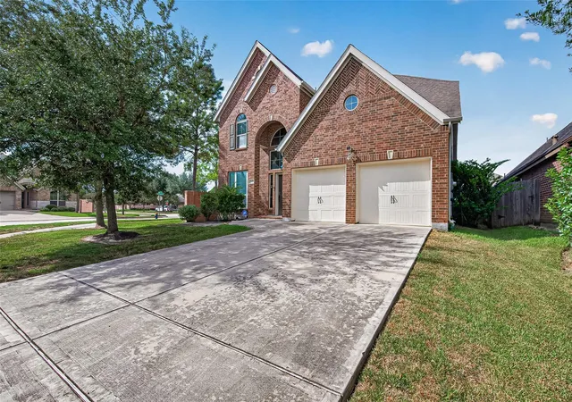 Photo 1 of Single family home for sale at 13813 Crystal Harbor Ln, Pearland, TX 77584 | MLS# 79988569 | Listing updated on 2026-09-15