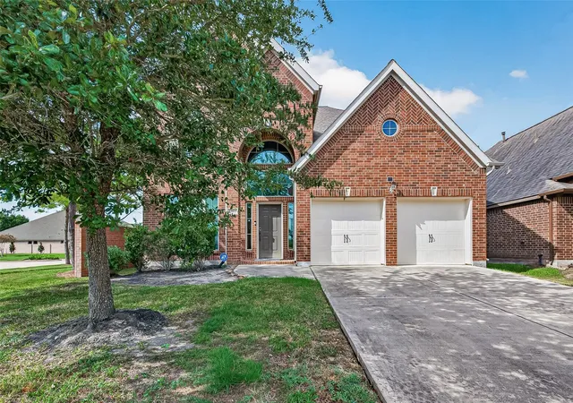Photo 2 of Single family home for sale at 13813 Crystal Harbor Ln, Pearland, TX 77584 | MLS# 79988569 | Listing updated on 2026-09-15