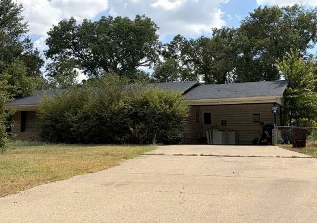 Photo 3 of Single family home for sale at 765 Maplewood St, Canton, TX 75103 | MLS# 75194391 | Listing updated on 2026-09-15