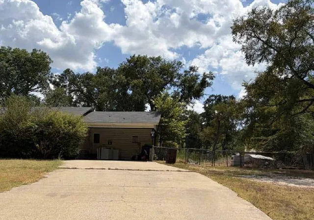 Photo 3 of Single family home for sale at 765 Maplewood St, Canton, TX 75103 | MLS# 75194391 | Listing updated on 2026-09-15