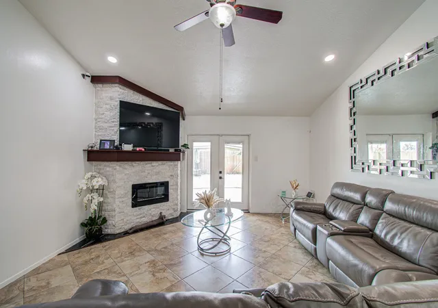 Photo 3 of Single family home for sale at 16127 Forest Way Dr, Houston, TX 77090 | MLS# 43925948 | Listing updated on 2026-09-12