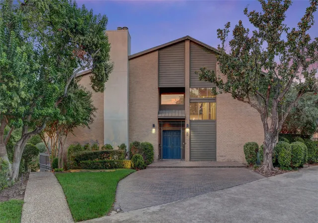 Photo 2 of Sale Pending at 8800 Woodway Dr #8, Houston, TX 77063 | MLS# 73004026 | Listing updated on 2026-09-18