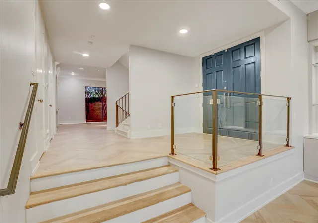Photo 4 of Sale Pending at 8800 Woodway Dr #8, Houston, TX 77063 | MLS# 73004026 | Listing updated on 2026-09-18