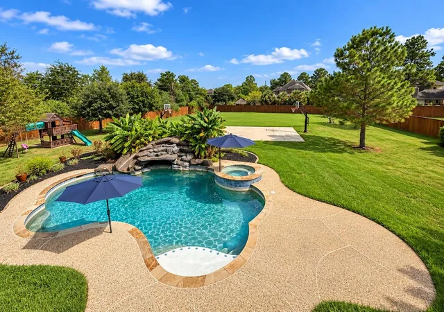Photo 3 of Mansion for sale at 7 Compton Manor Dr, Spring, TX 77379 | MLS# 62533689 | Listing updated on 2026-09-18