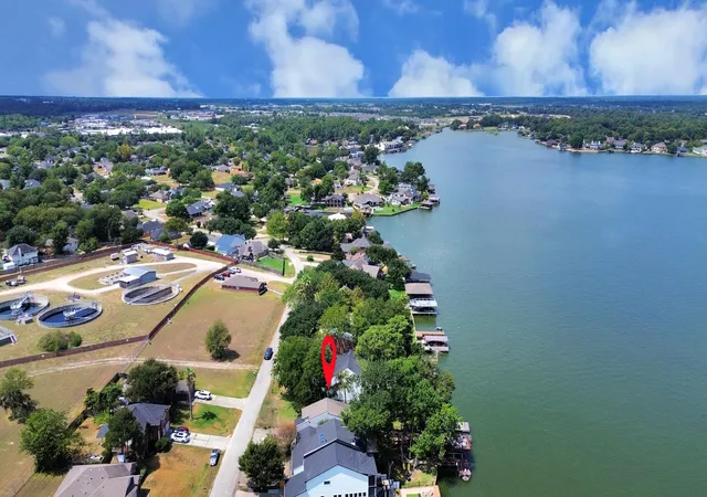 Photo 4 of Single family home for sale at 854 Lake View Dr, Montgomery, TX 77356 | MLS# 53921535 | Listing updated on 2026-09-04