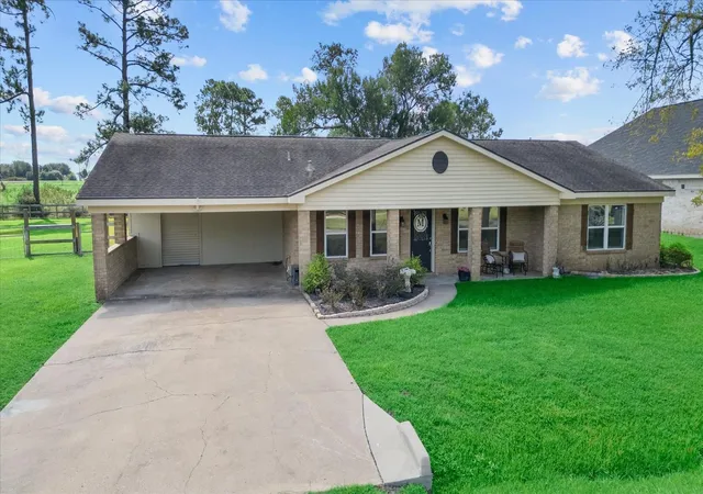 Photo 2 of Single family home for sale at 32033 Birdie Dr, Waller, TX 77484 | MLS# 20213873 | Listing updated on 2026-09-16