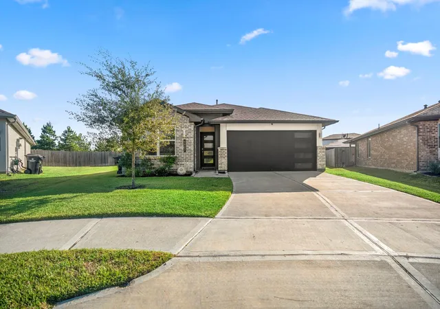 Photo 1 of Single family home for sale at 6807 Telford Holw Trl, Richmond, TX 77407 | MLS# 33735810 | Listing updated on 2026-10-07